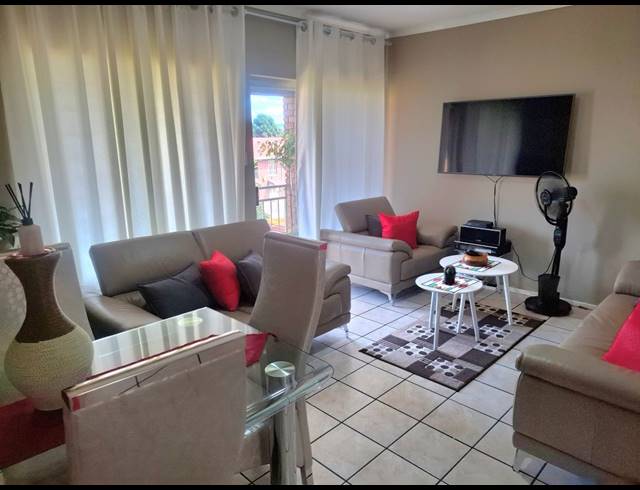 2 BEDROOM SECTIONAL TITLE FOR SALE IN WENTWORTH PARK